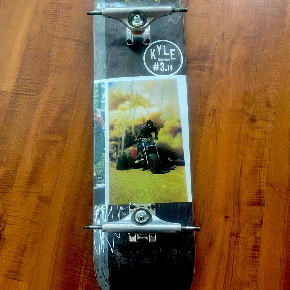 Scumco 8.25 deck - included newer Indepedent Trucks